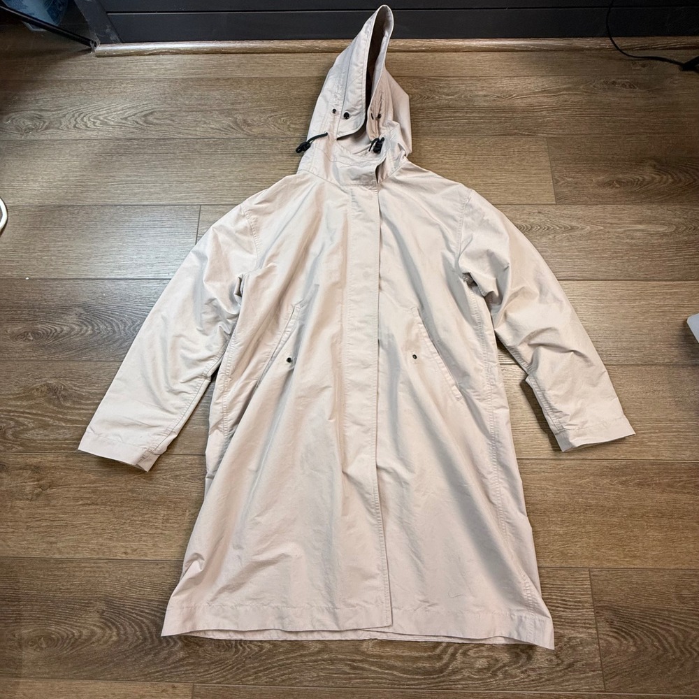 Everlane Beige Trench Coat - Picture 2 of 14
